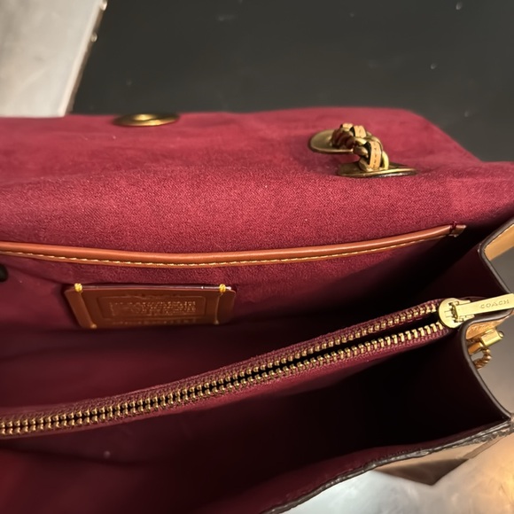 Coach - Picture 3 of 7